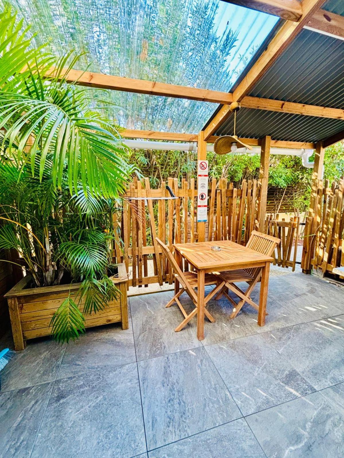Hotel Coco Island Saint-Gilles Les Bains Exterior photo